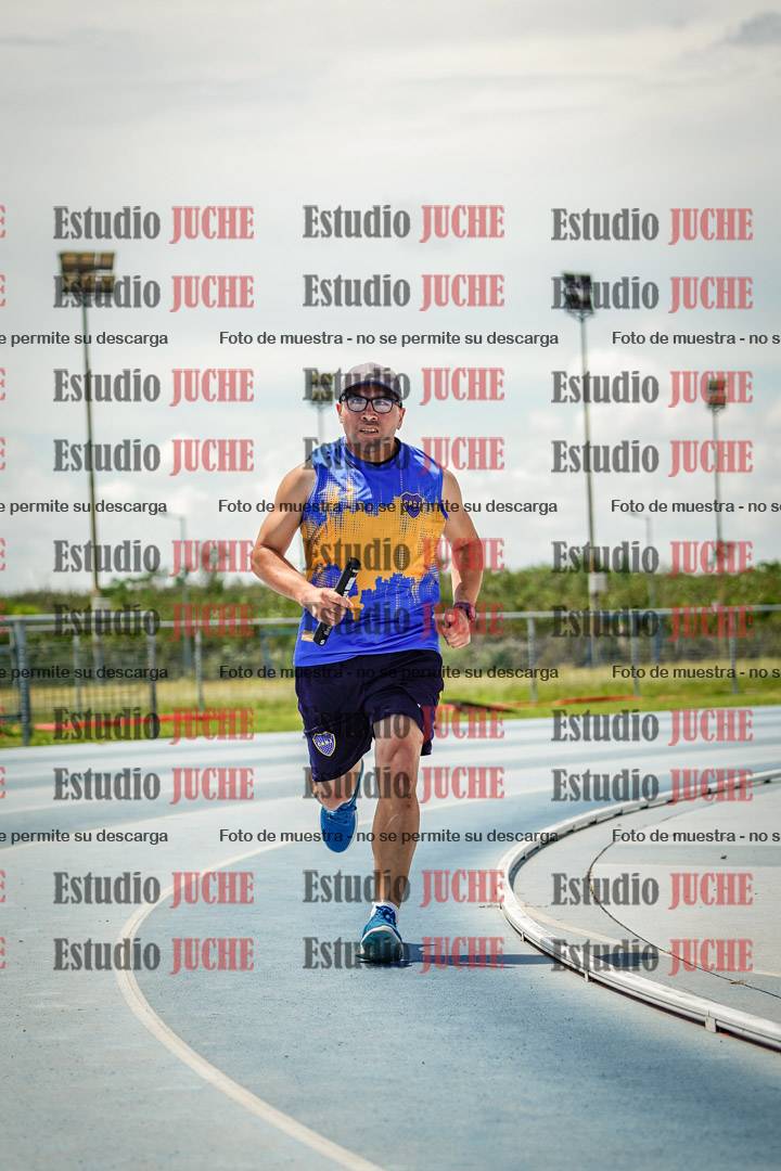 Fotos durante el transcurso de los relevos 20' para running teams - serie 1