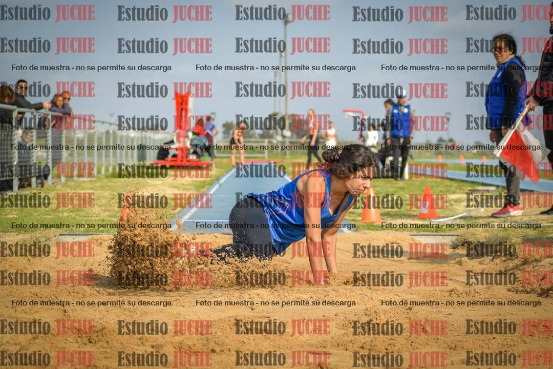 Fotos del salto en largo de mujeres - mayores