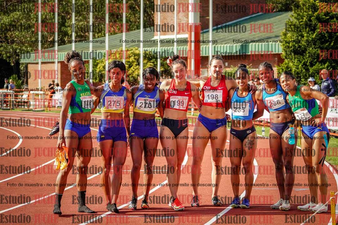 Fotos de algunos extras y podios del día 1