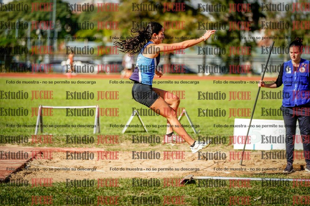 Fotos del salto en largo de mujeres