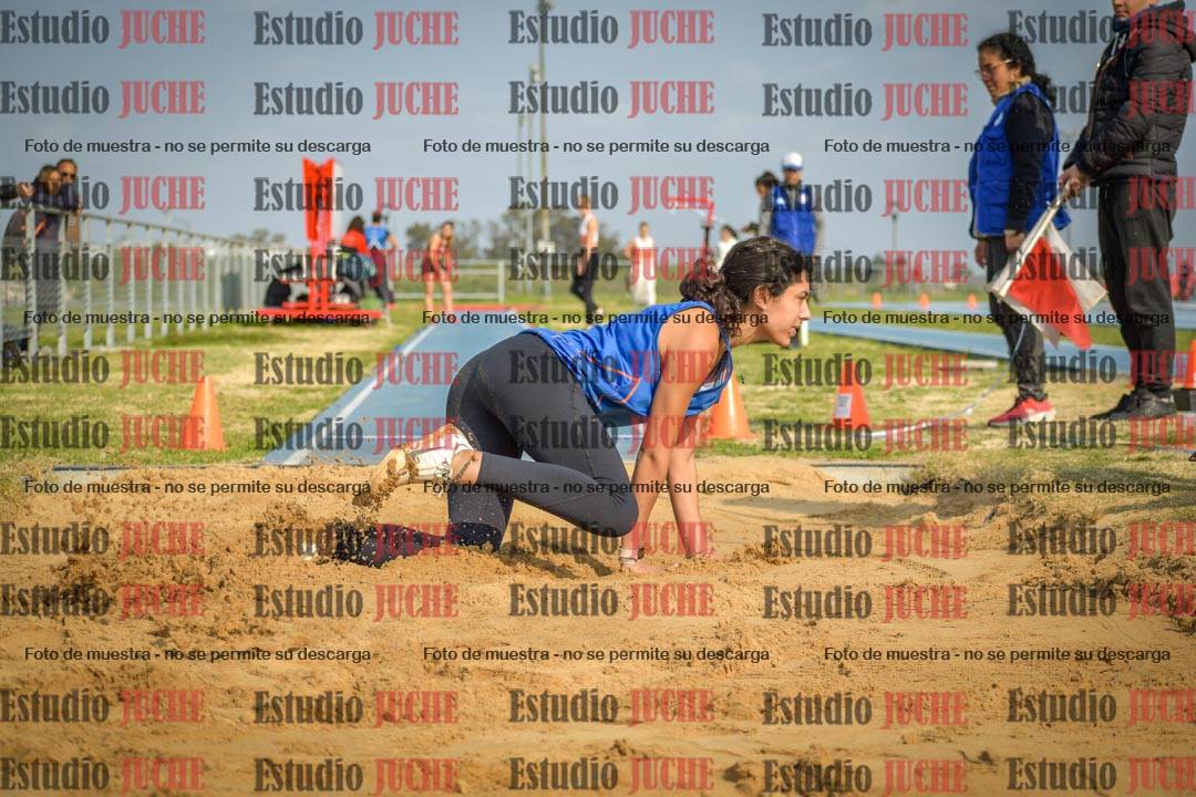 Fotos del salto en largo de mujeres - mayores