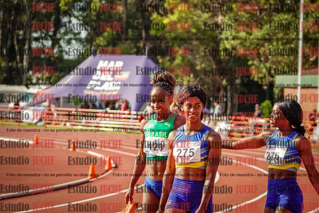 Fotos de algunos extras y podios del día 1