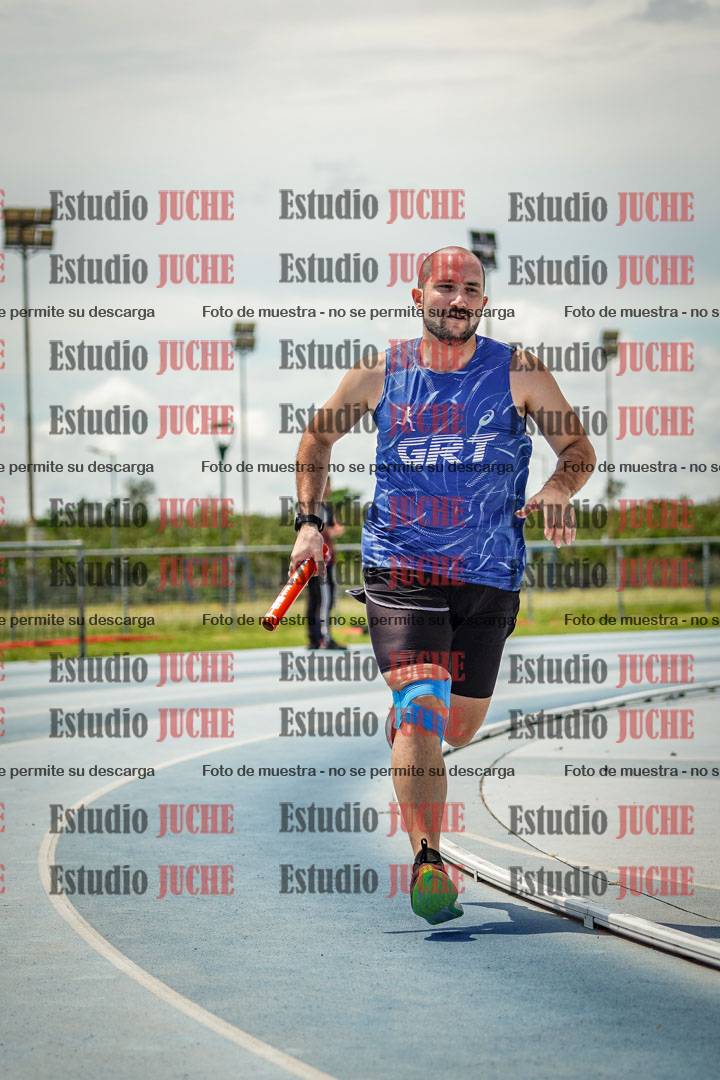 Fotos durante el transcurso de los relevos 20' para running teams - serie 1