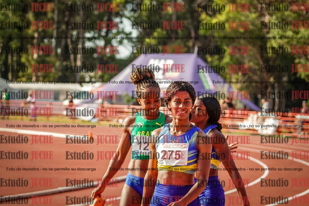 Fotos de algunos extras y podios del día 1