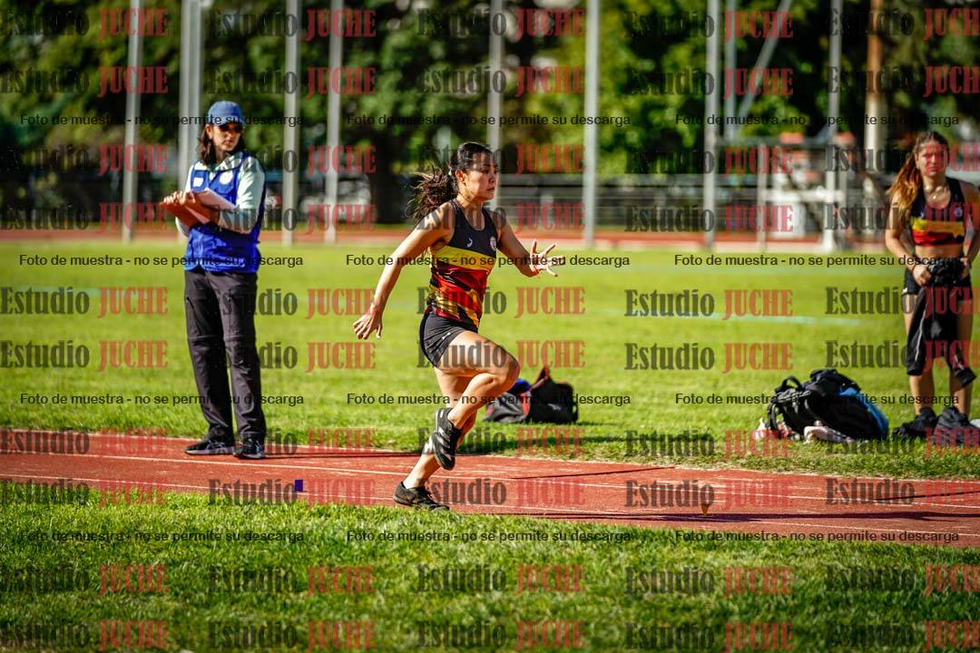 Fotos del salto en largo de mujeres