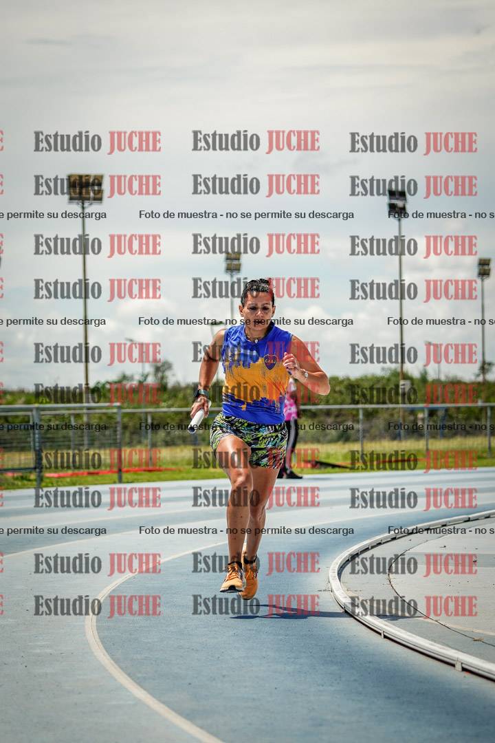 Fotos durante el transcurso de los relevos 20' para running teams - serie 1
