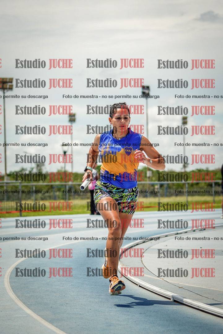Fotos durante el transcurso de los relevos 20' para running teams - serie 1