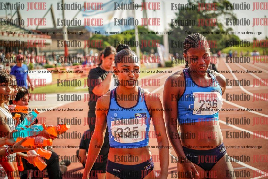 Fotos de algunos extras y podios del día 1