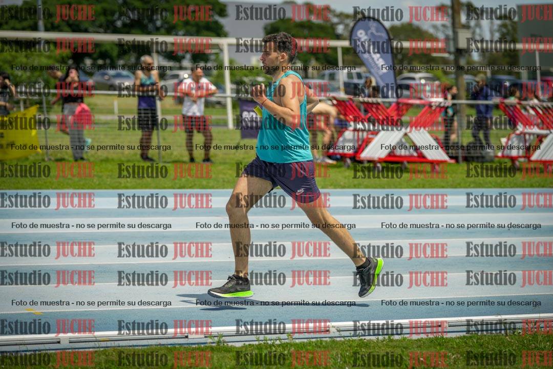 Fotos durante el transcurso de los relevos 20' para running teams - serie 1
