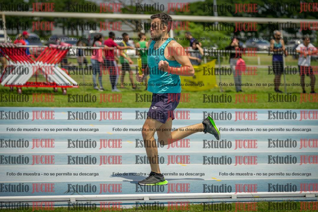 Fotos durante el transcurso de los relevos 20' para running teams - serie 1