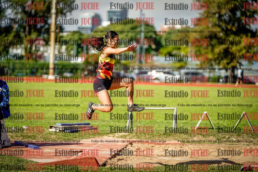 Fotos del salto en largo de mujeres
