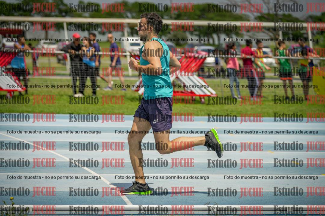 Fotos durante el transcurso de los relevos 20' para running teams - serie 1