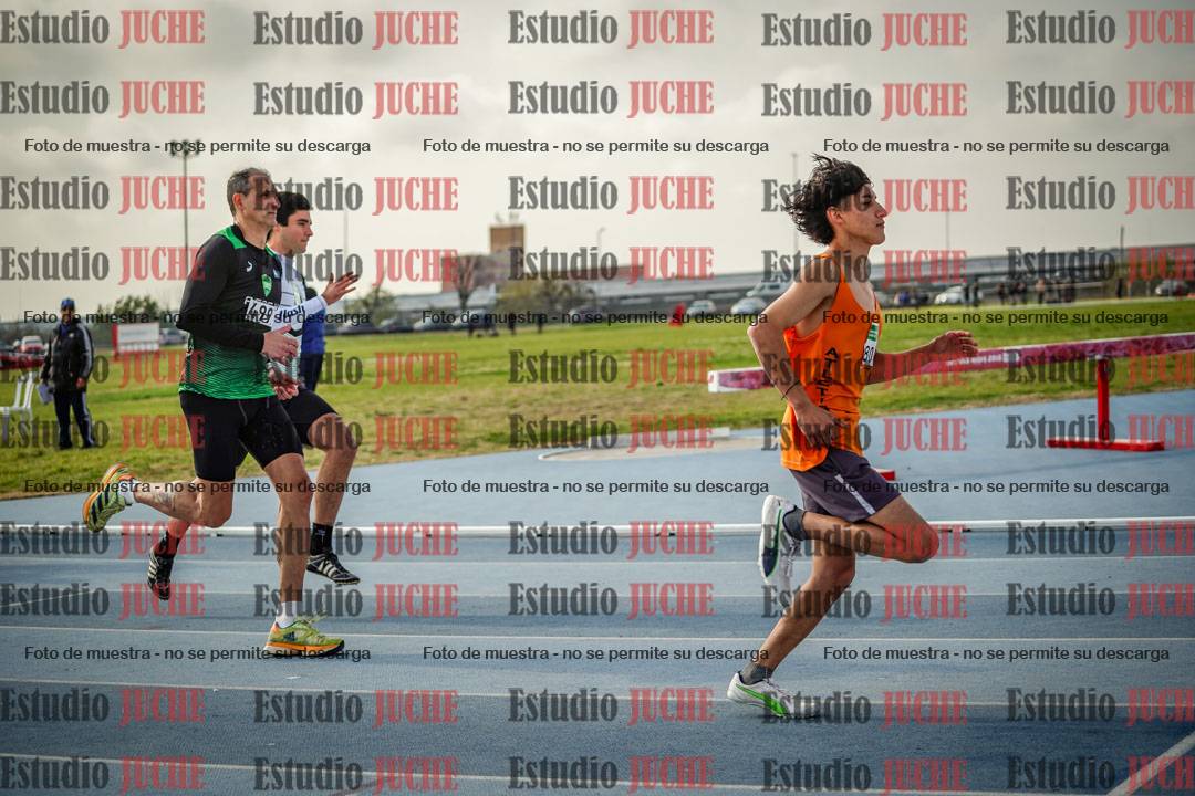 Fotos de los 800 m llanos de varones