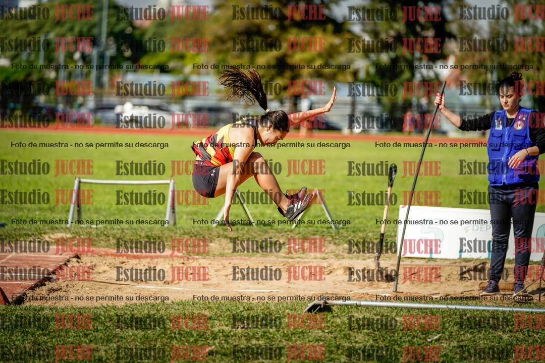 Fotos del salto en largo de mujeres
