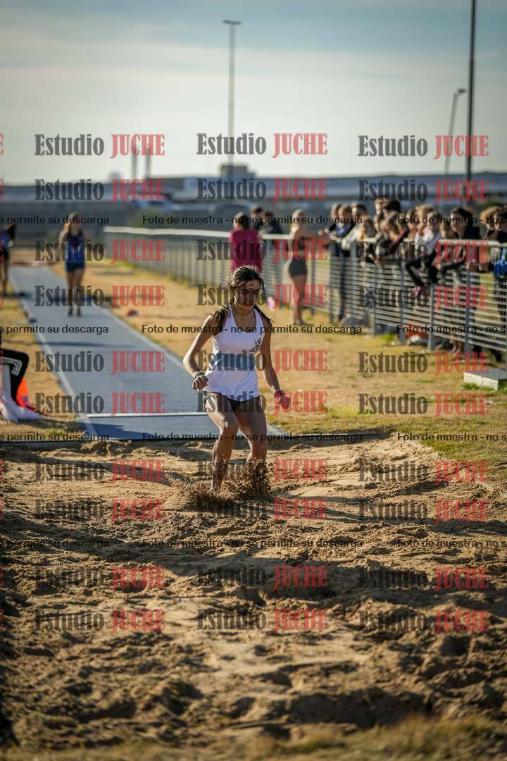 Fotos del salto en largo de mujeres