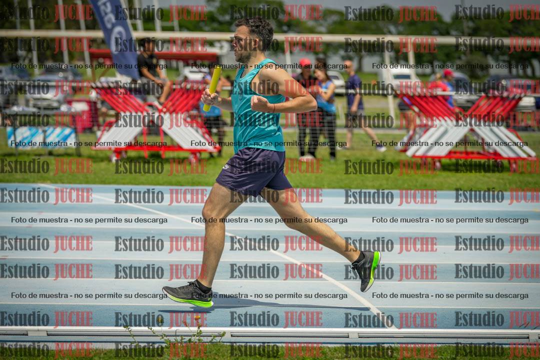 Fotos durante el transcurso de los relevos 20' para running teams - serie 1