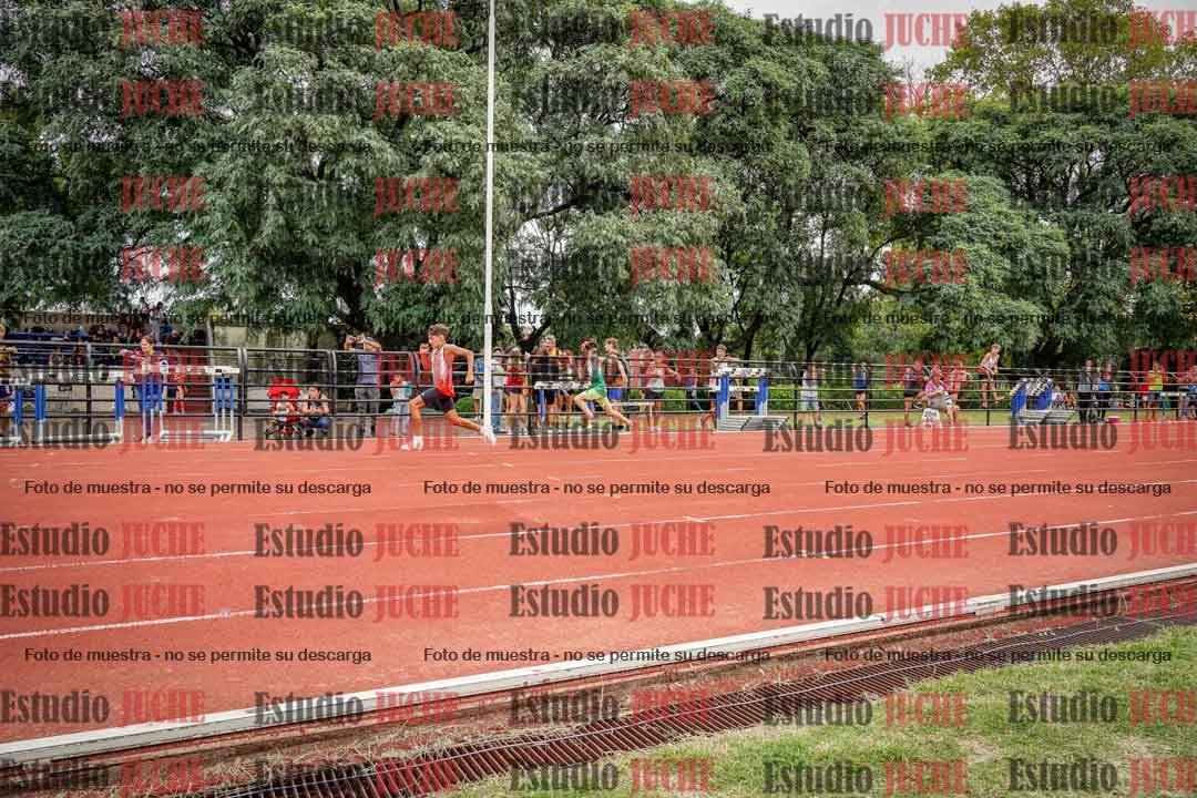 Fotos de los 80 m llanos de varones