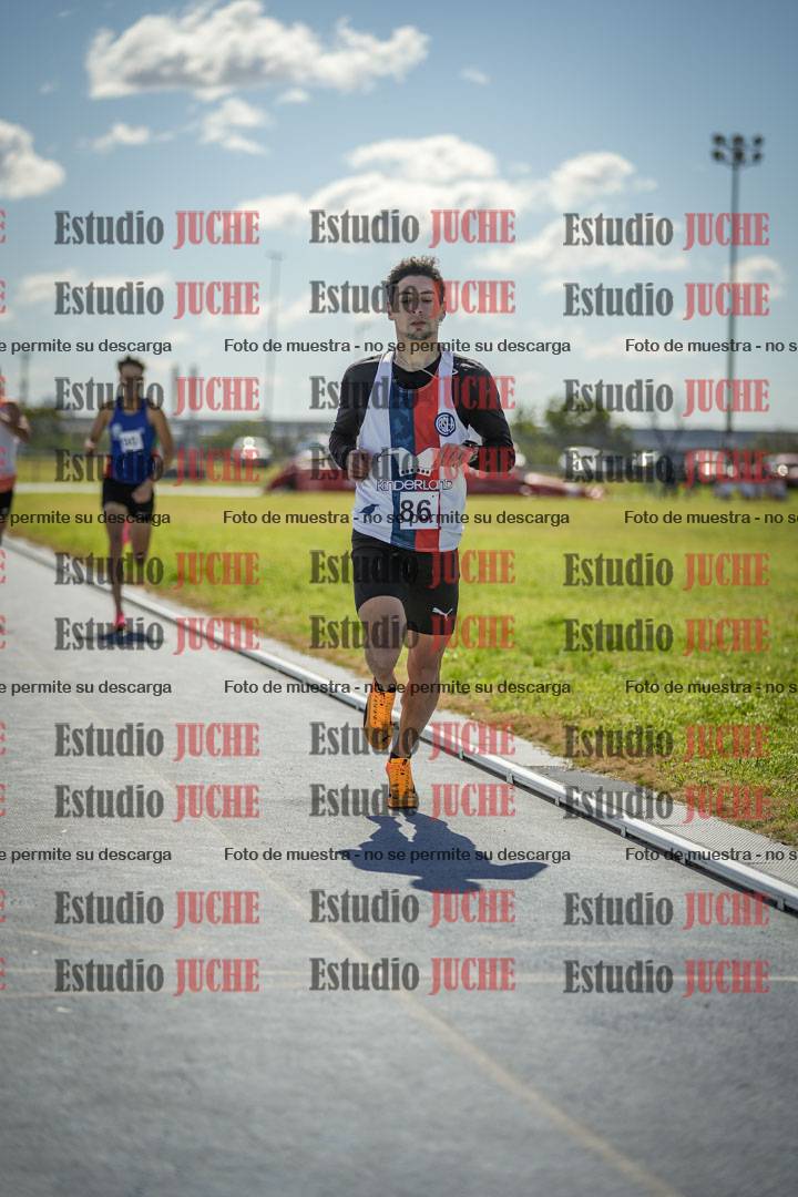 Fotos de los 800 m llanos de varones