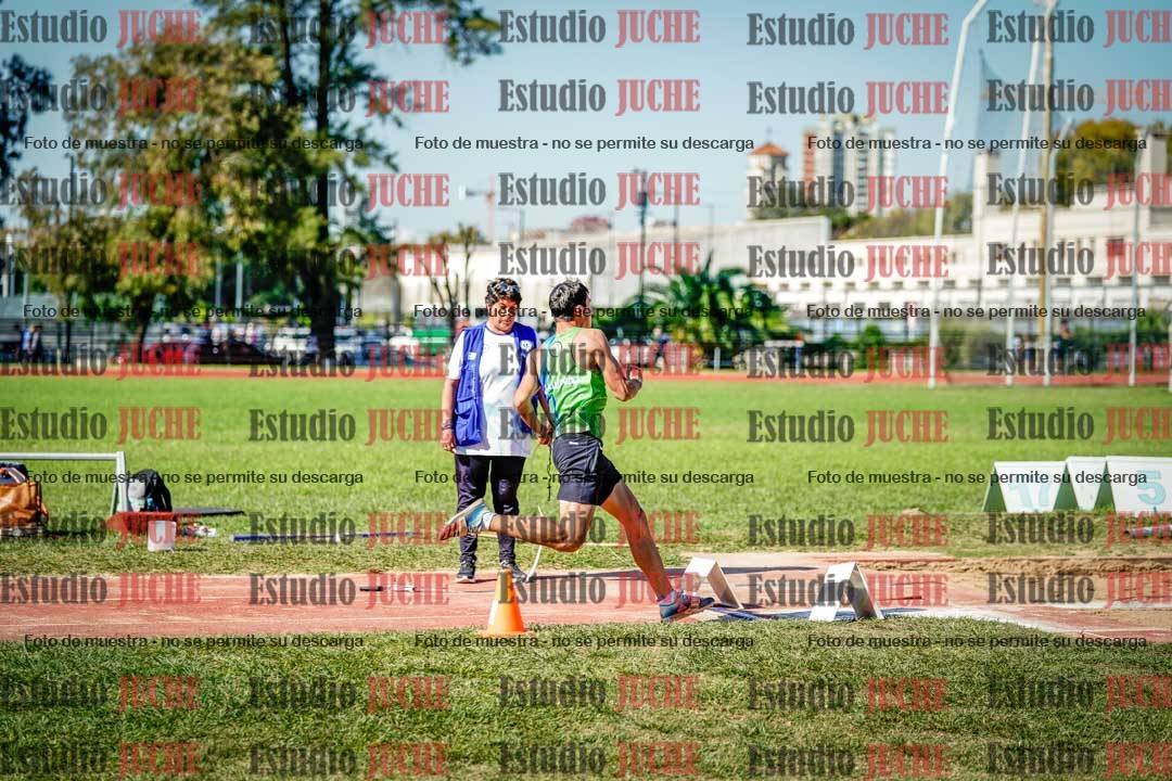 Fotos del salto en largo de varones