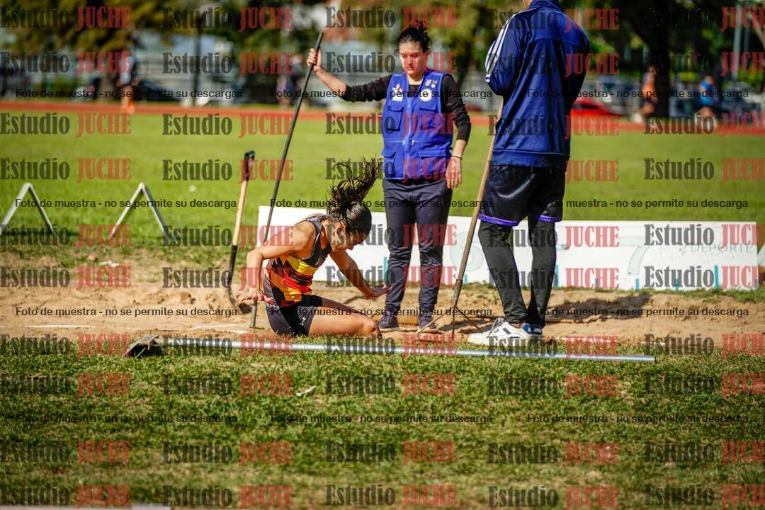 Fotos del salto en largo de mujeres