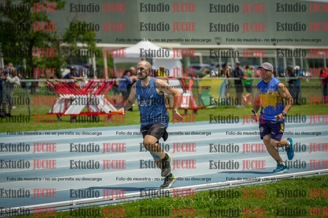 Fotos durante el transcurso de los relevos 20' para running teams - serie 1