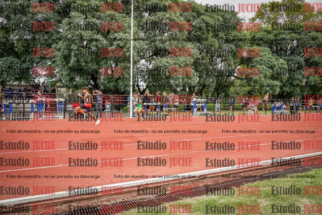 Fotos de los 80 m llanos de varones