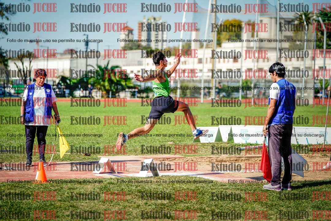 Fotos del salto en largo de varones