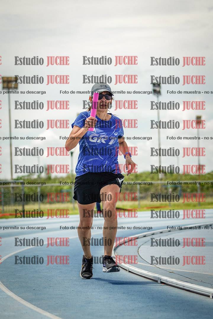 Fotos durante el transcurso de los relevos 20' para running teams - serie 1