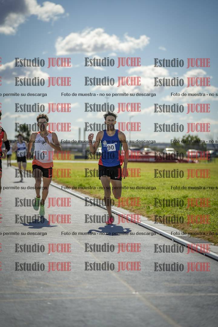 Fotos de los 800 m llanos de varones