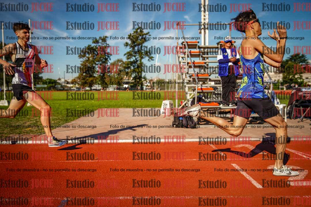 Fotos de los 800 m llanos de varones