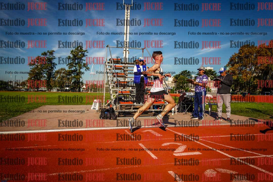 Fotos de los 800 m llanos de varones