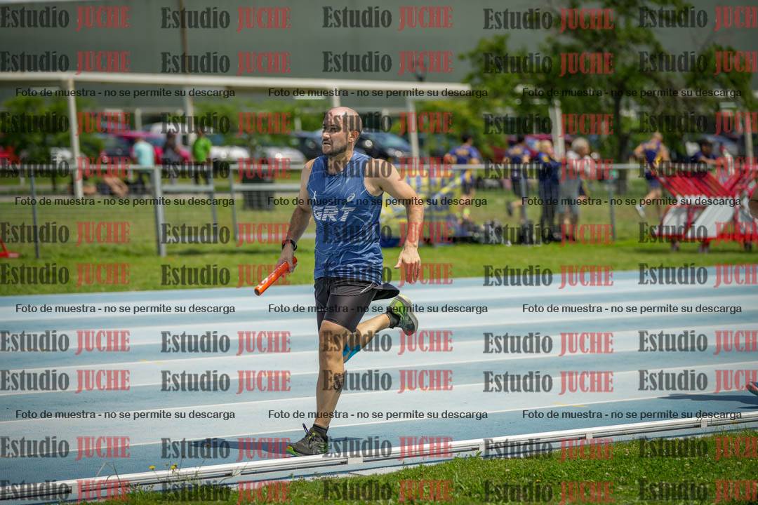 Fotos durante el transcurso de los relevos 20' para running teams - serie 1