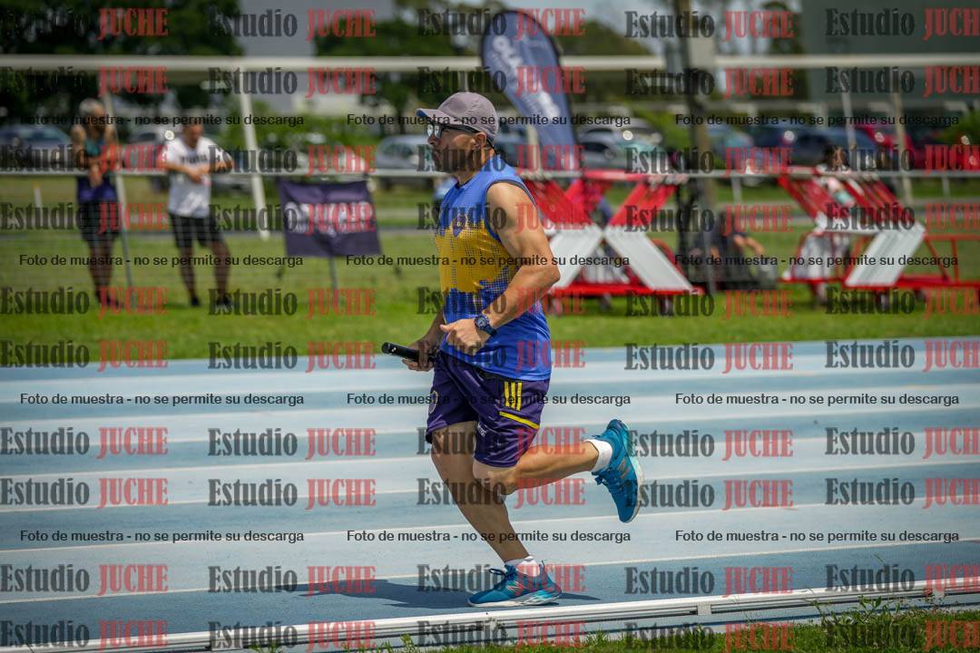 Fotos durante el transcurso de los relevos 20' para running teams - serie 1