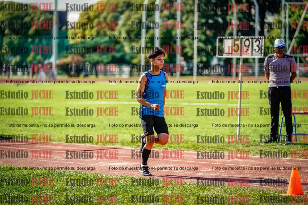 Fotos del salto en largo de varones
