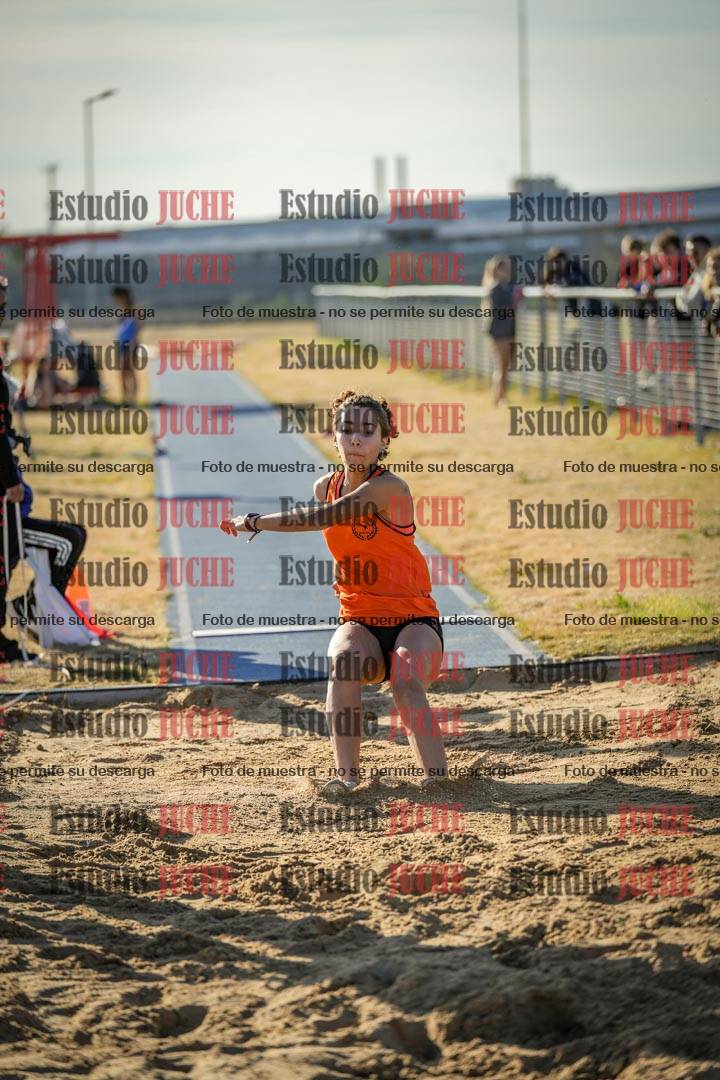 Fotos del salto en largo de mujeres