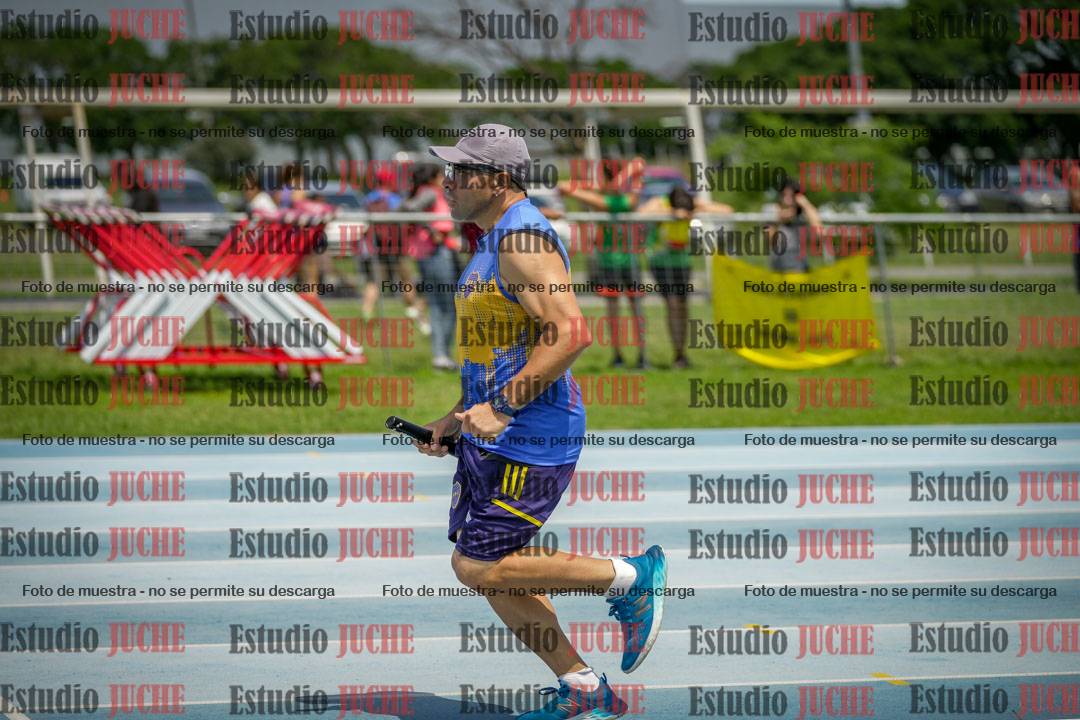 Fotos durante el transcurso de los relevos 20' para running teams - serie 1
