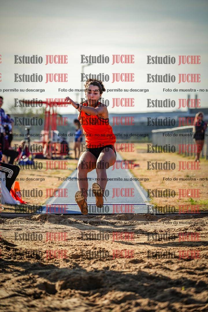 Fotos del salto en largo de mujeres