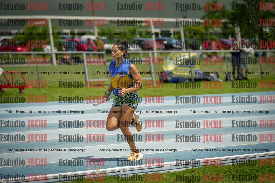 Fotos durante el transcurso de los relevos 20' para running teams - serie 1