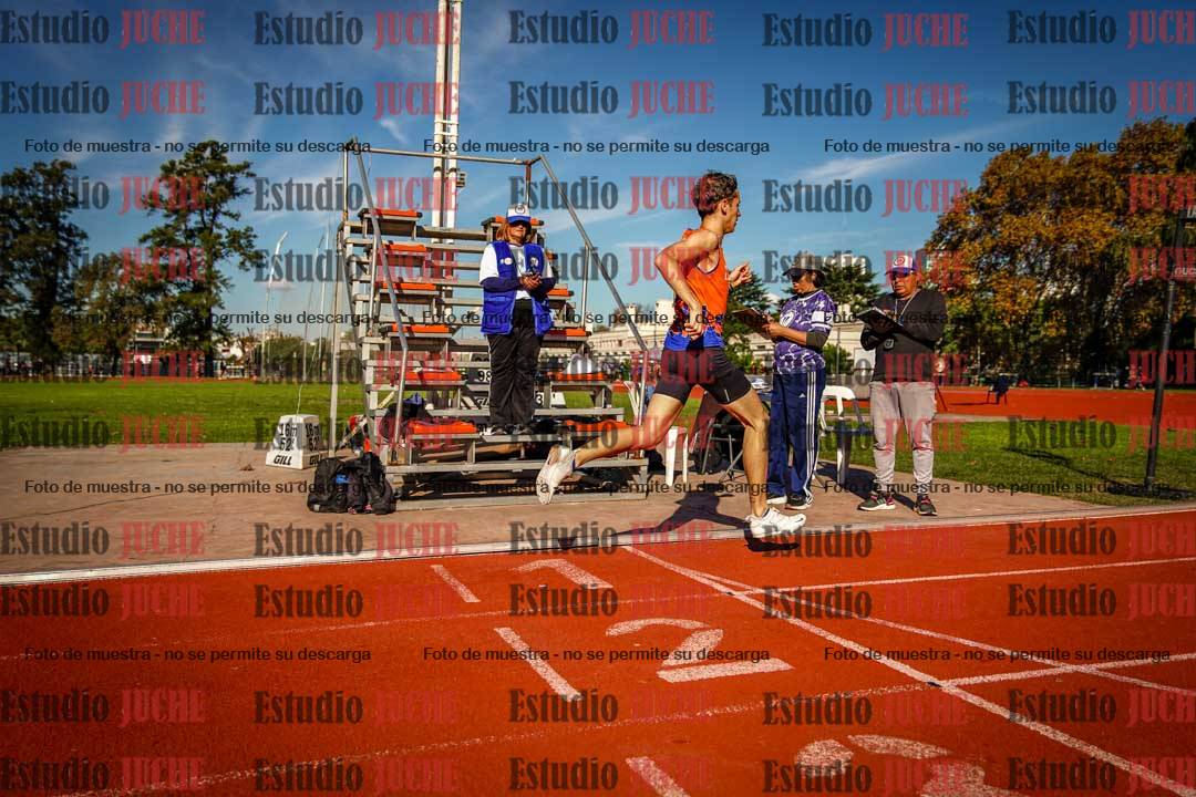 Fotos de los 800 m llanos de varones