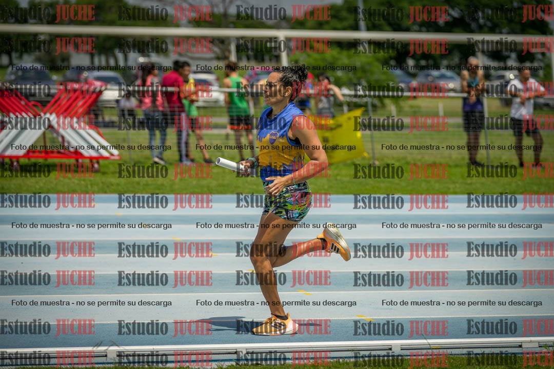 Fotos durante el transcurso de los relevos 20' para running teams - serie 1
