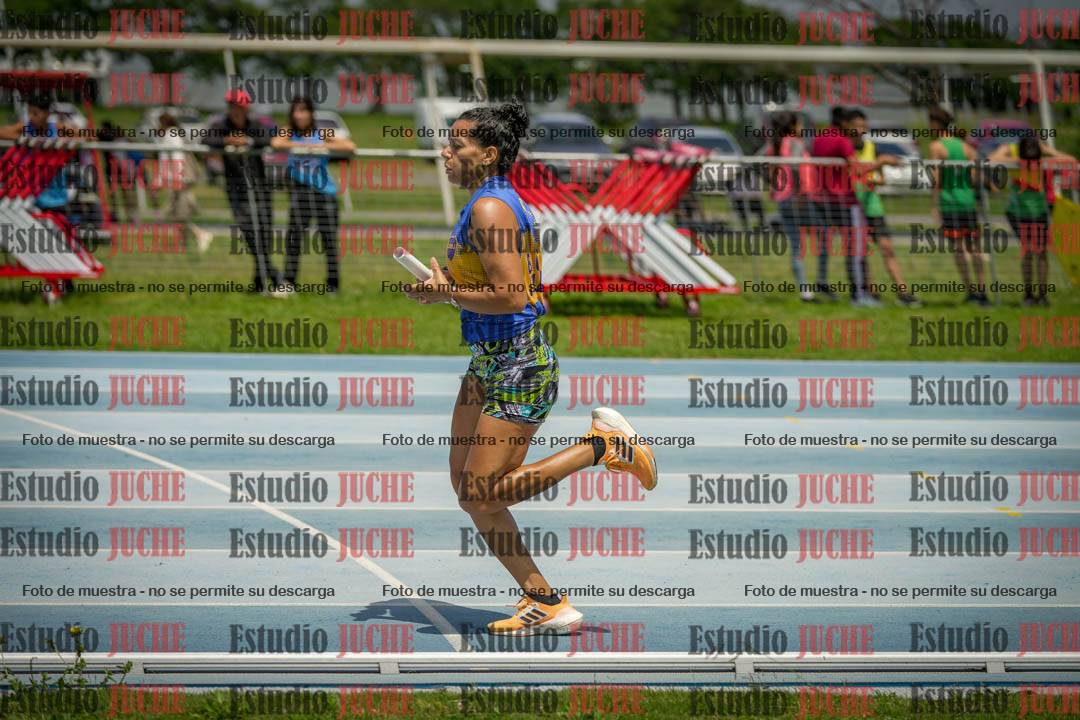 Fotos durante el transcurso de los relevos 20' para running teams - serie 1