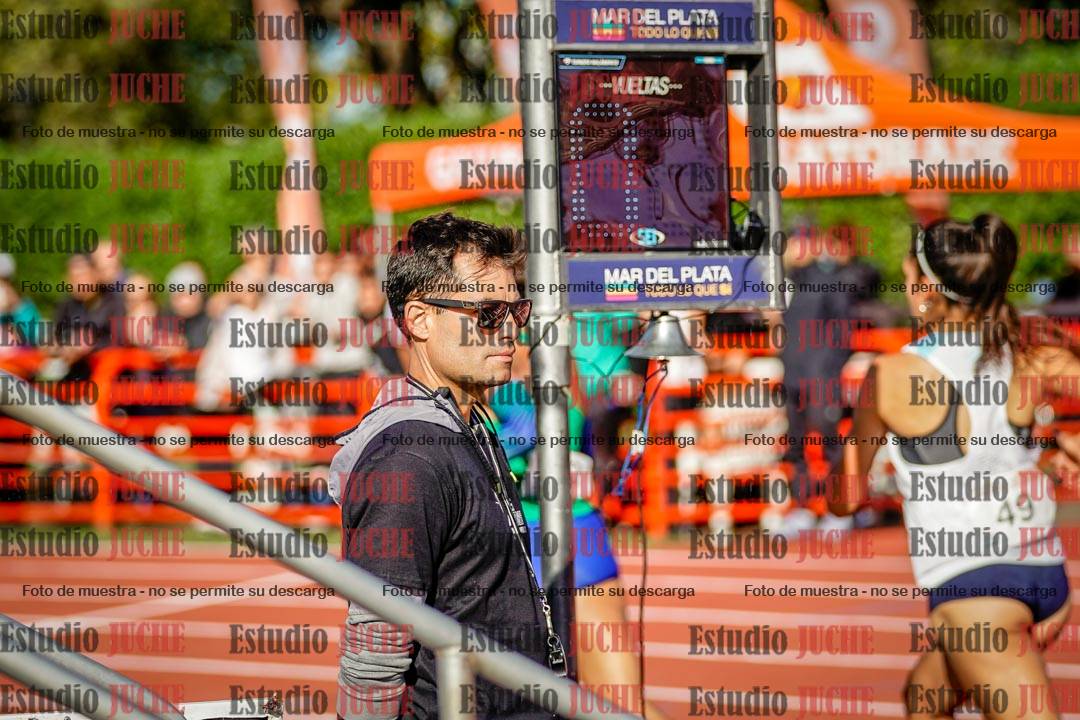 Fotos de algunos extras y podios del día 2