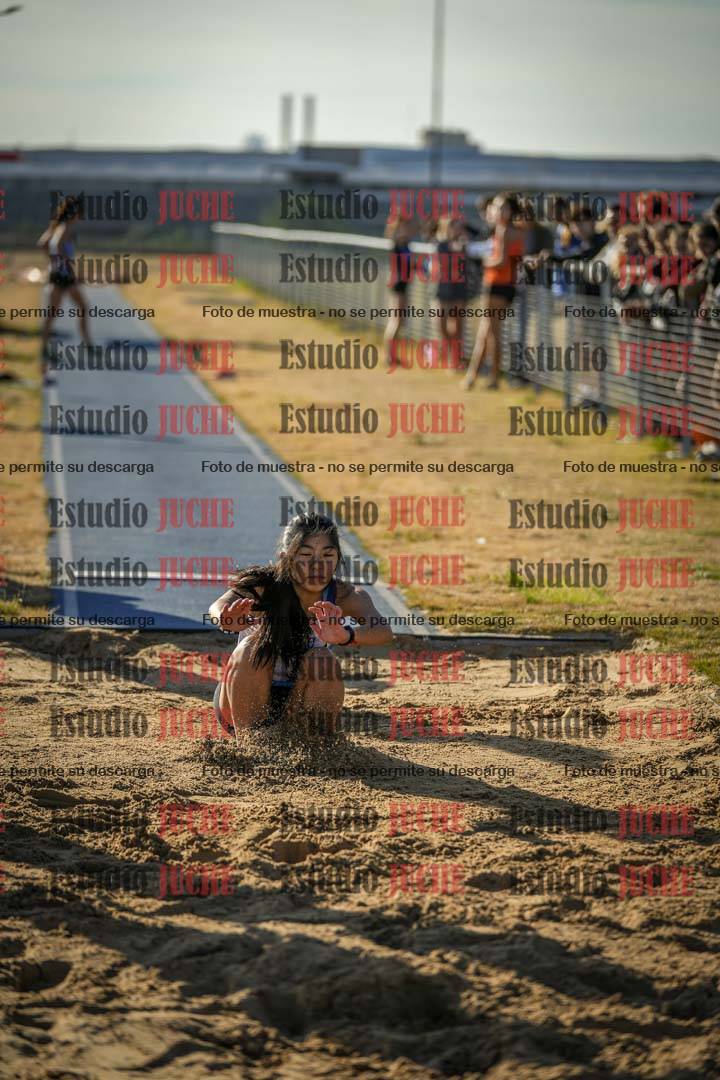 Fotos del salto en largo de mujeres