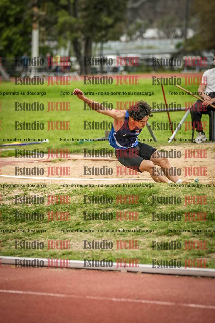 Fotos del salto en largo de varones