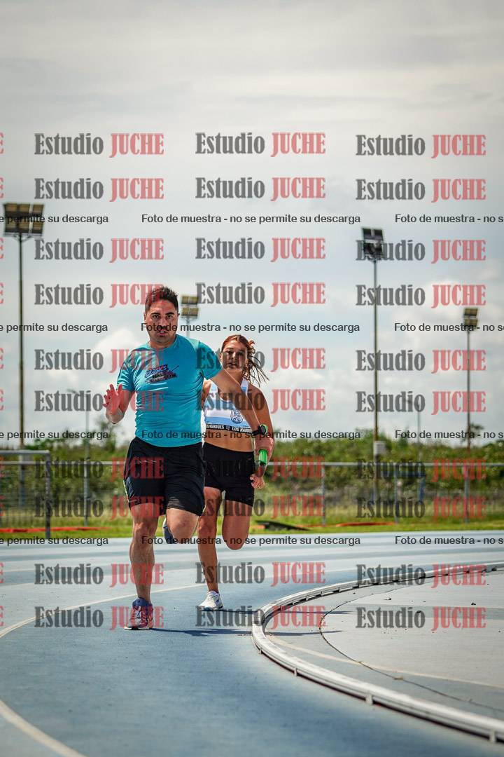 Fotos durante el transcurso de los relevos 20' para running teams - serie 1
