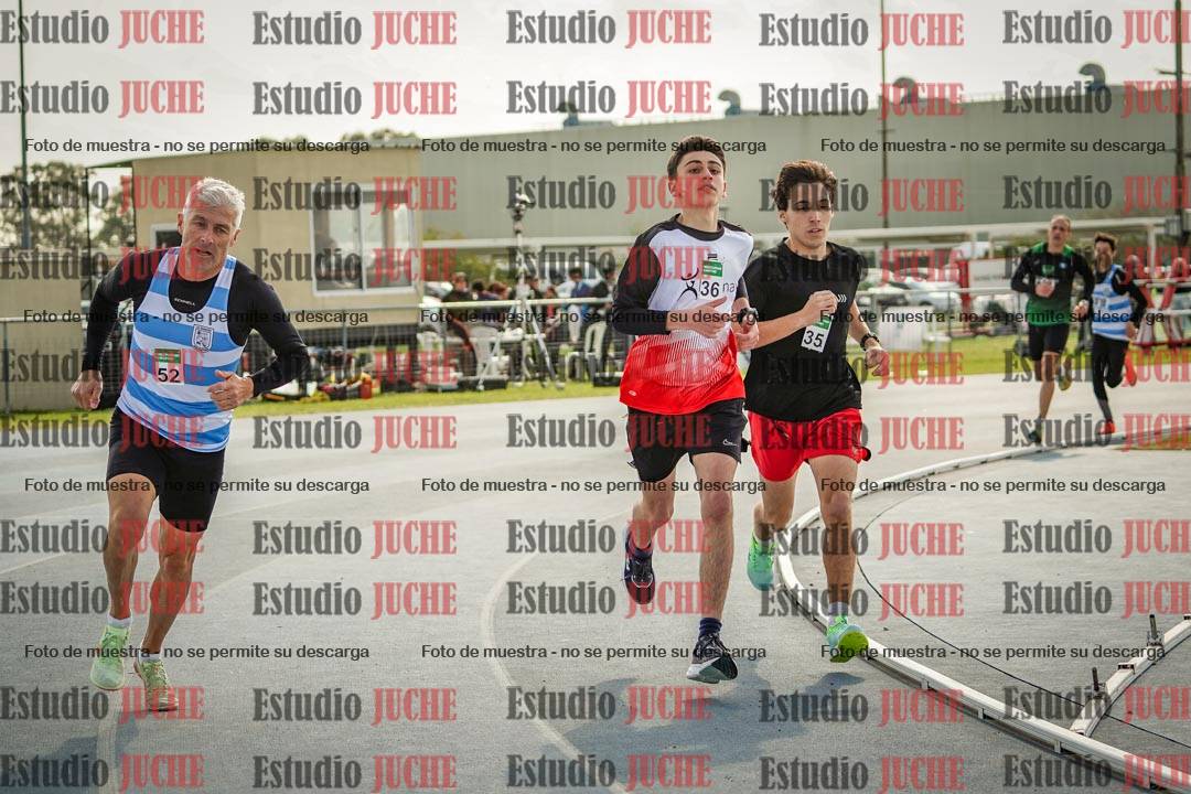 Fotos de los 800 m llanos de varones