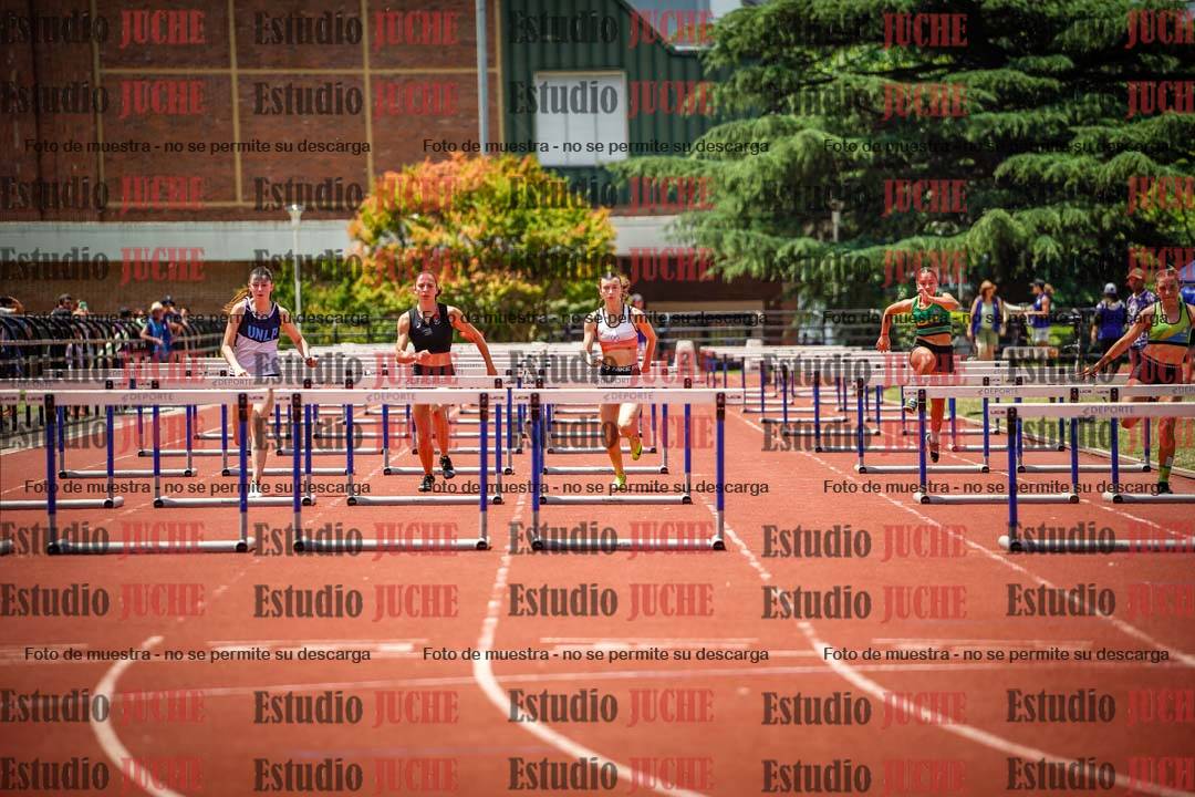 Fotos de los 100 m con vallas de mujeres