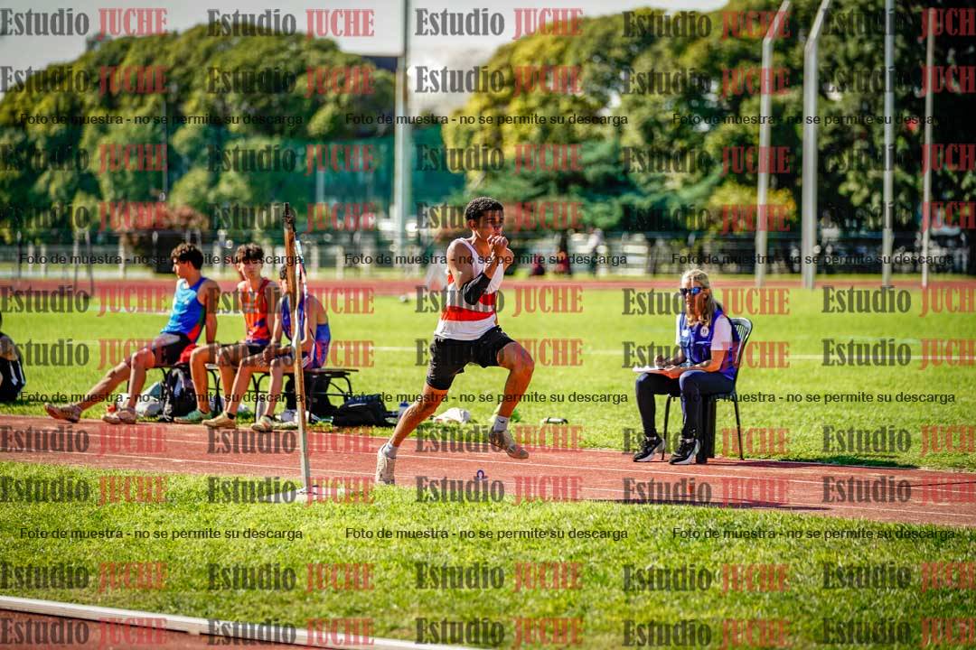 Fotos del salto en largo de varones