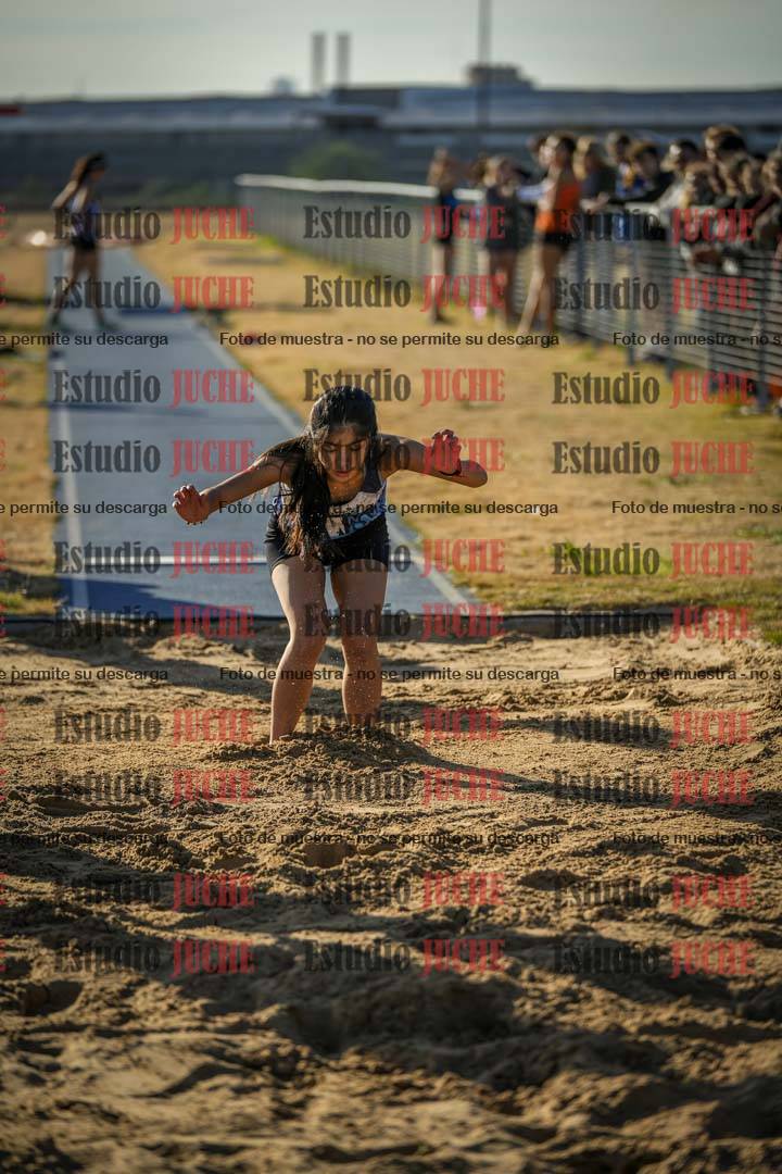 Fotos del salto en largo de mujeres