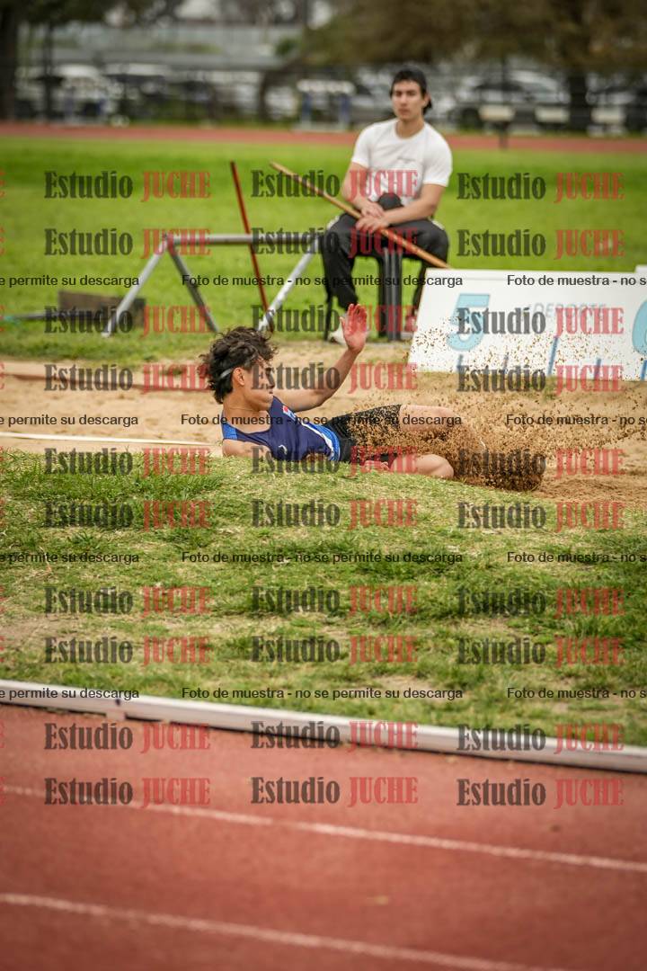 Fotos del salto en largo de varones